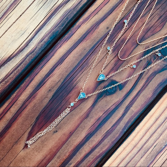 ♛ Aphrodite Layered Necklace - Picture 4 of 8